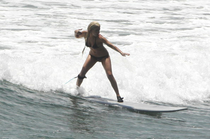 LadyGaga-surf