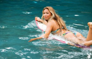 Le surfeuse Tia Blanco dans Playboy