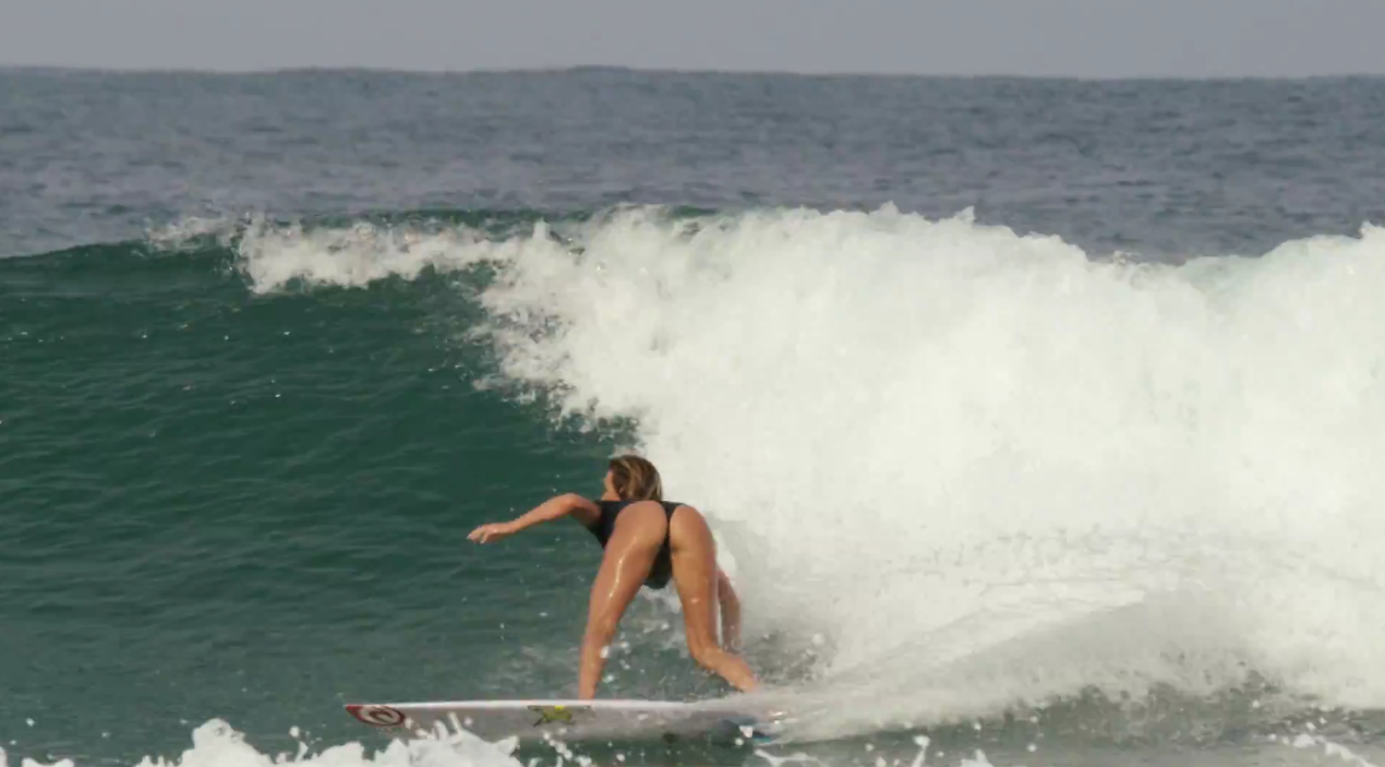 Alana Blanchard surf en string, sexy, hot, thong