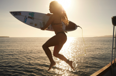 Johanne Defay surf trip iles fidji fiji bikini hot string corona