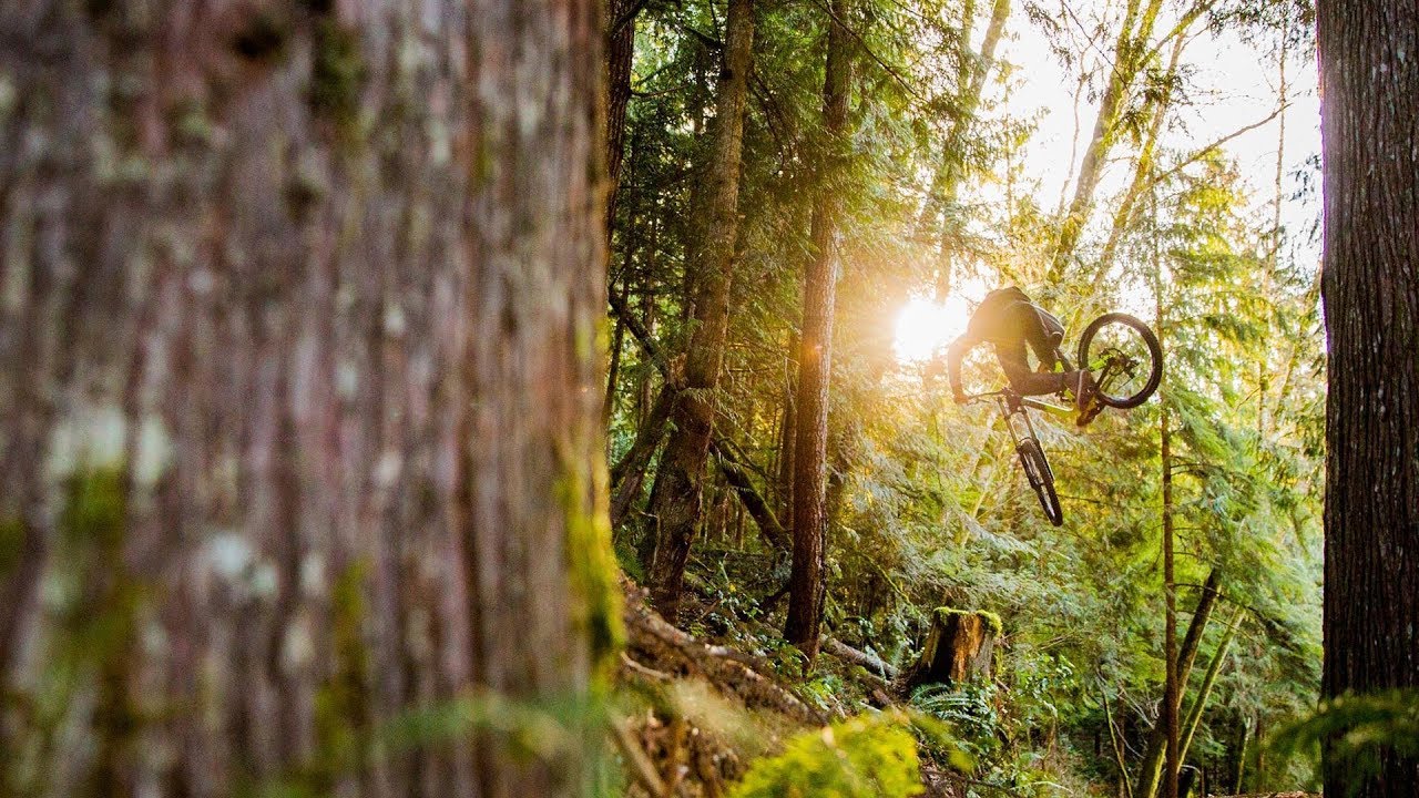 Brendan Howey en action avec son VTT
