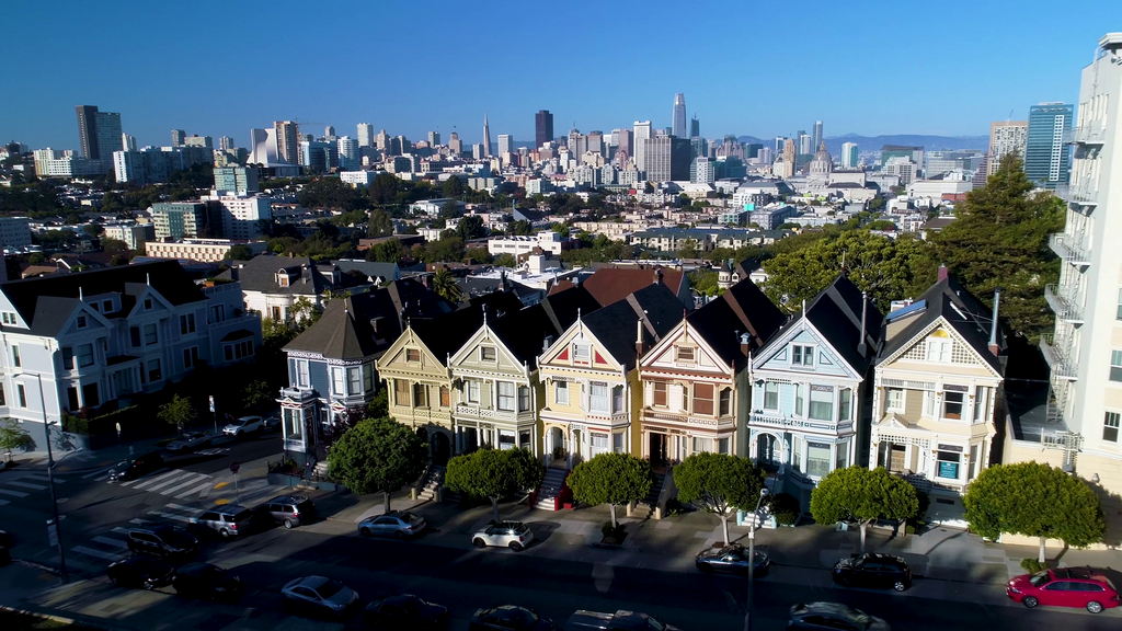 jose angeles en skateboard et parkour dans les rues de san francisco