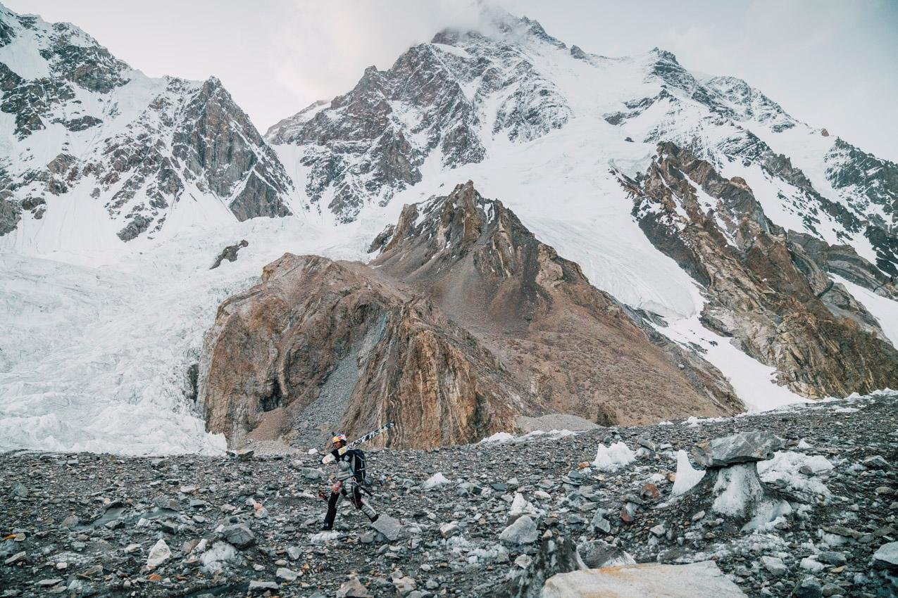 Andrzej Bargiel descend le K2 en ski