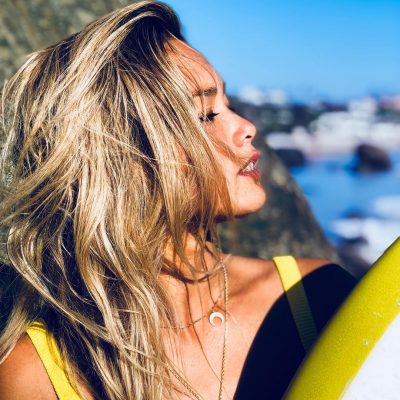 Alessa Quizon la surfeuse de MAKAHA - Ride And Slide