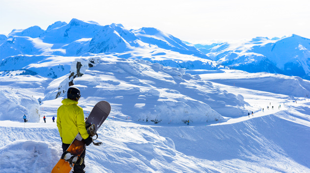 Vacances au ski : explorer les pistes de snowboard à l’étranger