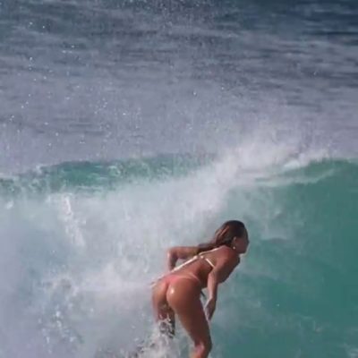 tia-blanco surfeuse bikini hot string thong ass nude nue sexy topless