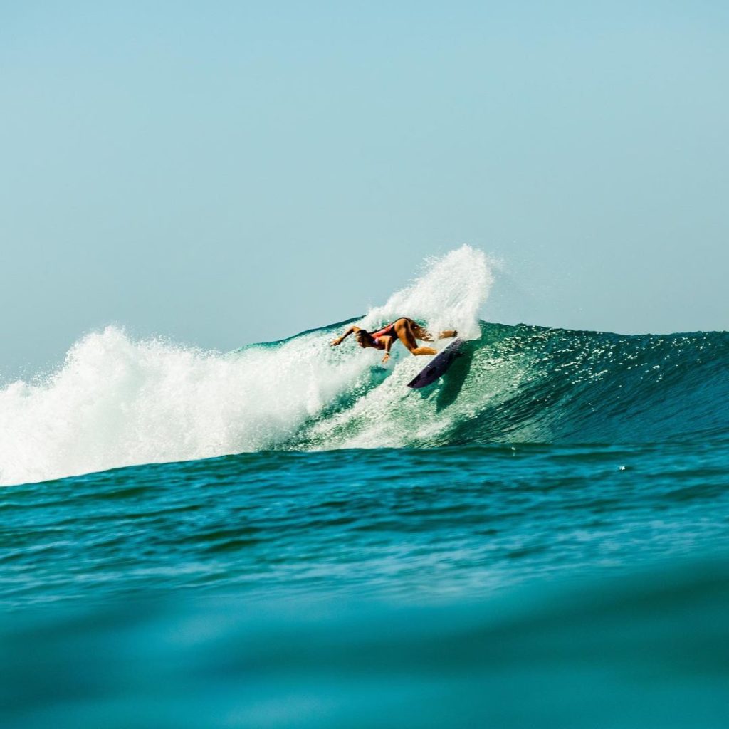 Johanne Defay surfe rip curl narrabeen classic