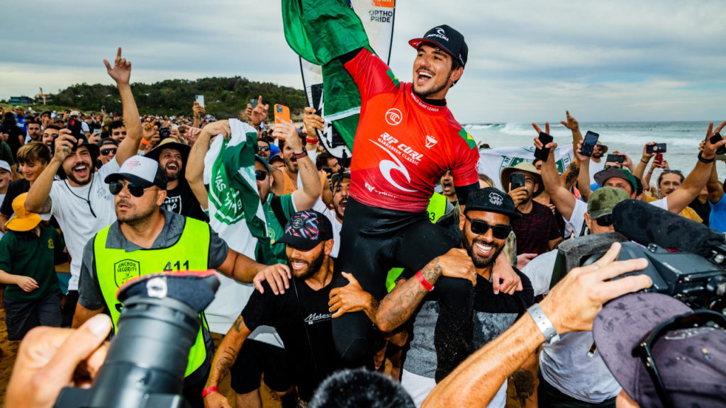 gabriel medina wins rip curl narrabeen classic corona