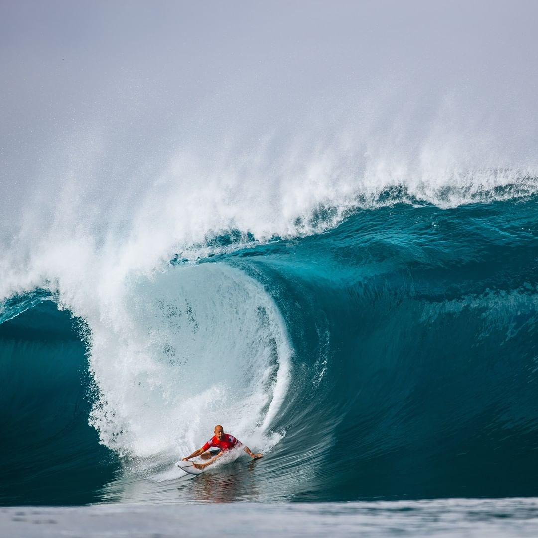 kelly slater surf wave barrel pipeline bonzai hawaï