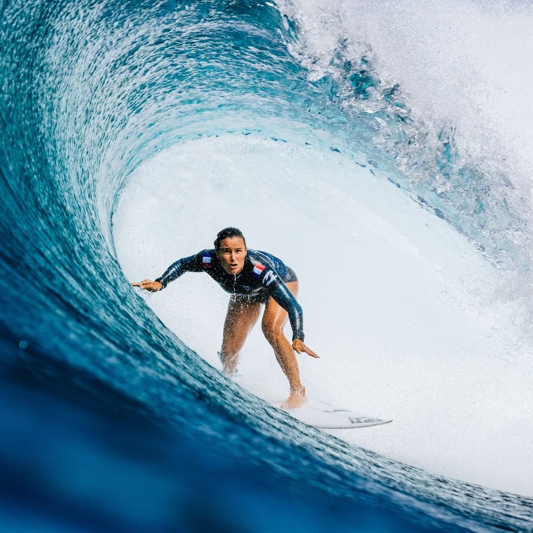 johanne defay surf hawai banzai pipline wave barrel wsl