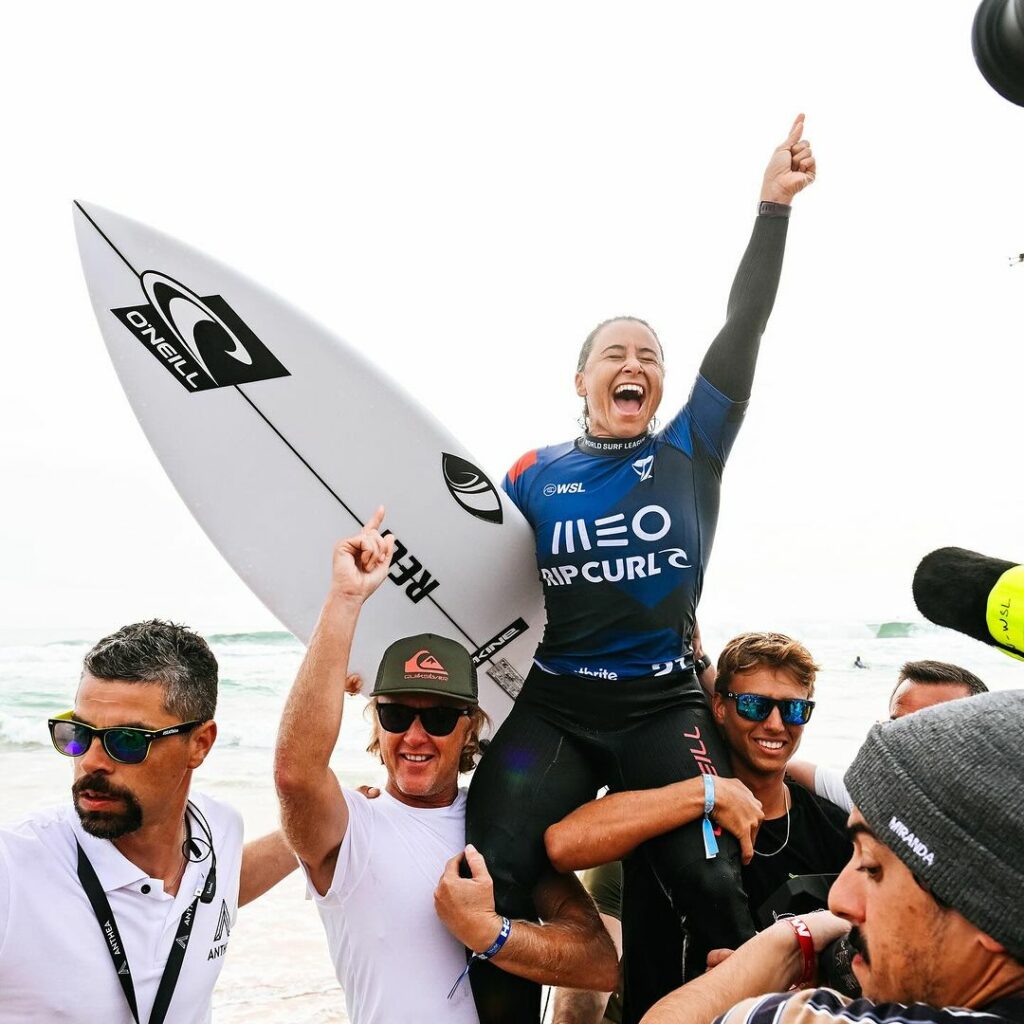 johanne defay remporte supertubos portugal wsl surf