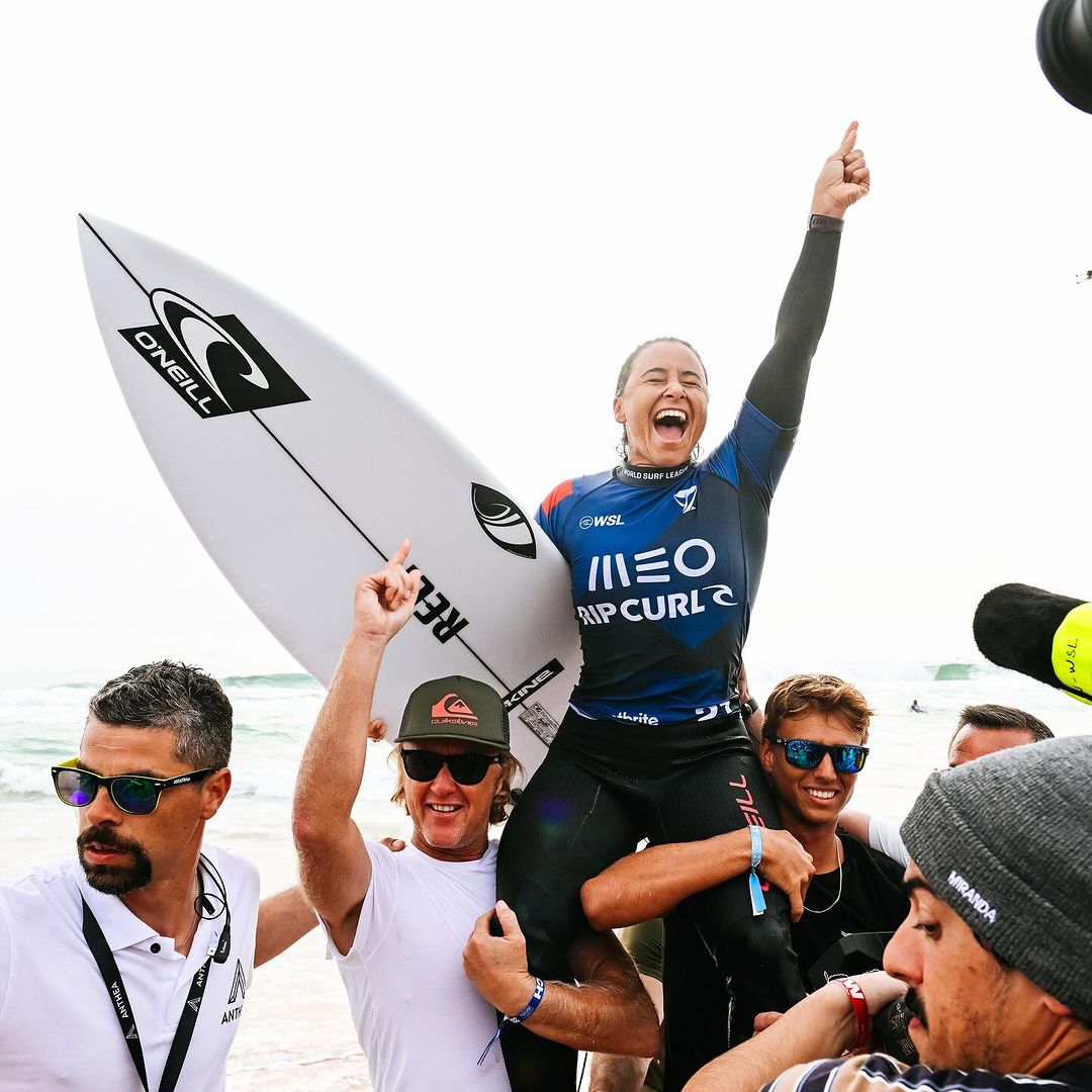 johanne defay remporte supertubos portugal wsl surf